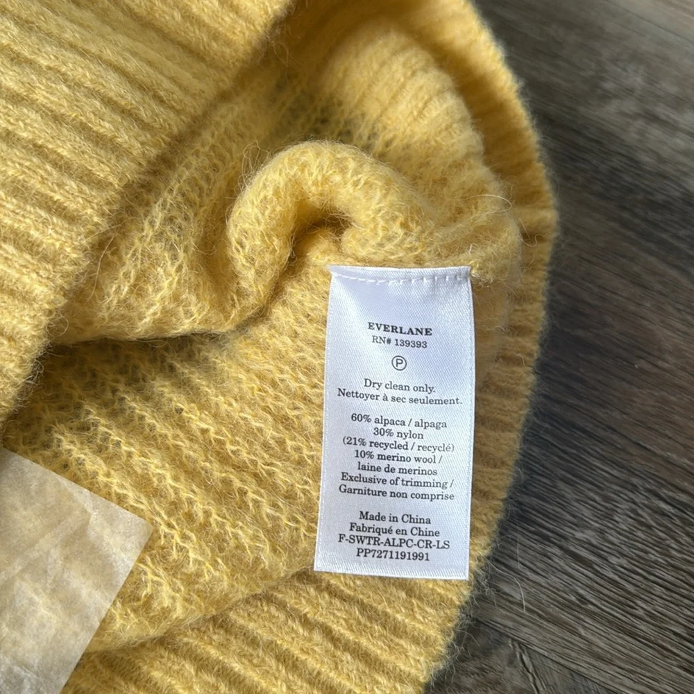 Everlane cocoon Alpaca crew in golden yellow • Small - Picture 4 of 7